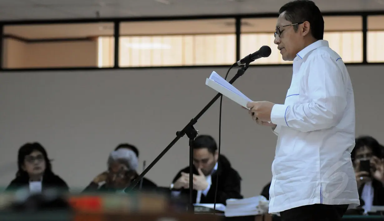 Terdakwa kasus dugaan korupsi proyek Hambalang, Anas Urbaningrum, membacakan nota pembelaan setebal 80 halaman dalam sidang di Pengadilan Tipikor Jakarta, Kamis (18/9/2014). (Liputan6.com/Helmi Fithriansyah)