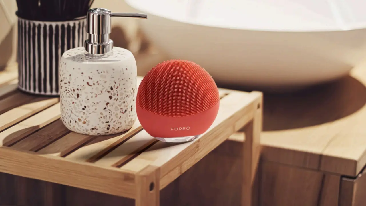FOREO's LUNA™ 4 Mini
