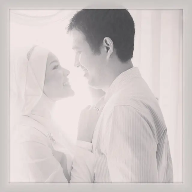 6 Potret Lawas Dewi Sandra dan Suami di Awal Pernikahan, 13 Tahun Selalu Harmonis