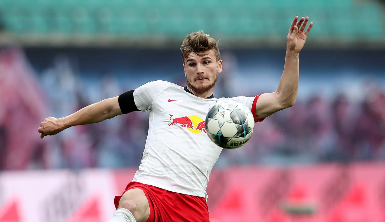 Timo Werner - Werner tampil apik di kompetisi Bundesliga sejauh ini dan telah mencetak 31 gol dari 40 penampilan untuk Leipzig di semua kompetisi. Performa pemain berusia 24 tahun ini membuat The Blues tertarik untuk mendatangkannya. (AFP/Alexander Hassenstein/pool)