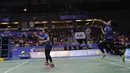 Pasangan Mutiara Cardinal, Dea Giovani/Yulfira Barkah, saat melawan wakil Jaya Raya, Greysia Polii/Apriyani Rahayu, pada Kejurnas PBSI di Britama Arena, Sabtu (22/12). Jaya Raya menjadi juara Kejurnas PBSI 2018. (Bola.com/M Iqbal Ichsan)