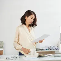 Pengusaha perempuan harus berani dalam membangun bisnis dan menghadapi rintangan dalam mencapai kesuksesan. (Foto: Freepik/pressfoto)