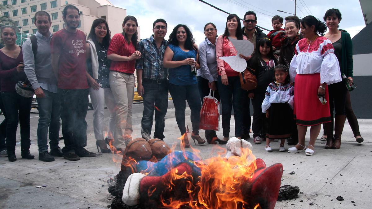20 Tradisi Unik Sambut Tahun Baru di Berbagai Dunia, Ritual Paling Aneh dan Penuh Harapan
