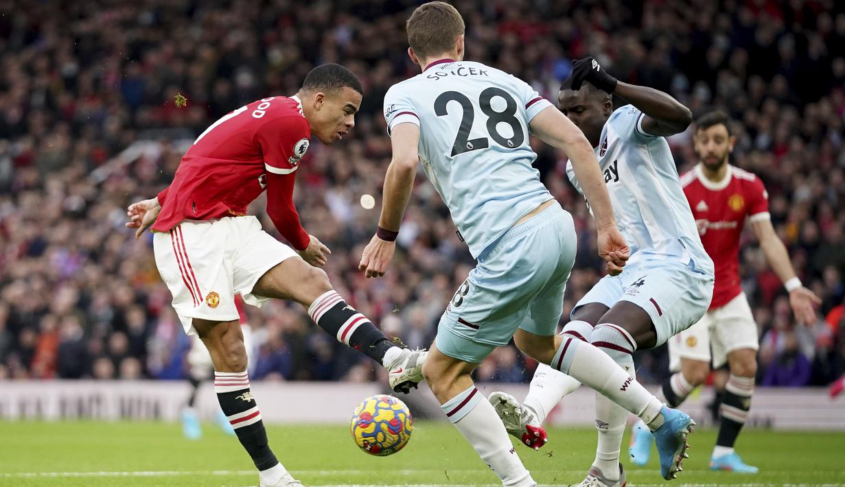 Di dua puluh menit awal laga tidak ada satu pun tembakan tepat sasaran yang tercipta usai kedua tim menggalang pertahanan yang rapat. (AP/Dave Thompson)