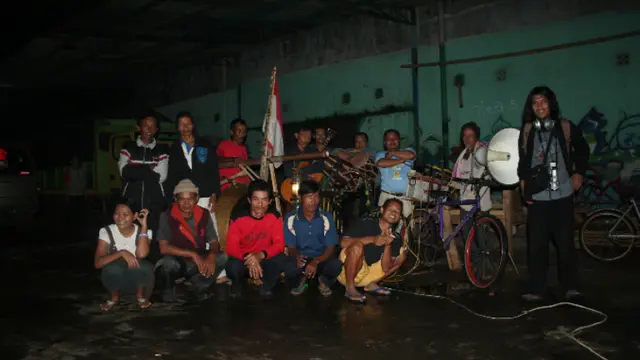 Obrog, Tradisi Unik Bangunkan Sahur di Indramayu
