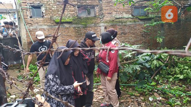 [Fimela] Suasana Bongkar Makam Lina Mantan Istri Sule