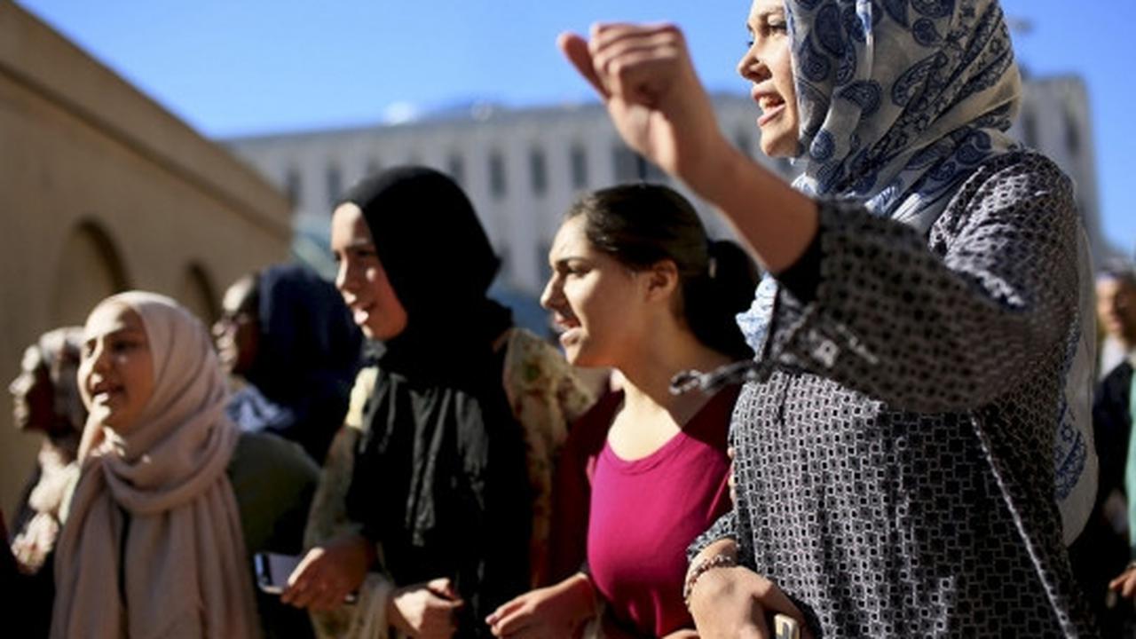 Muslimah cantik di AS gelar aksi melawan islamofobia