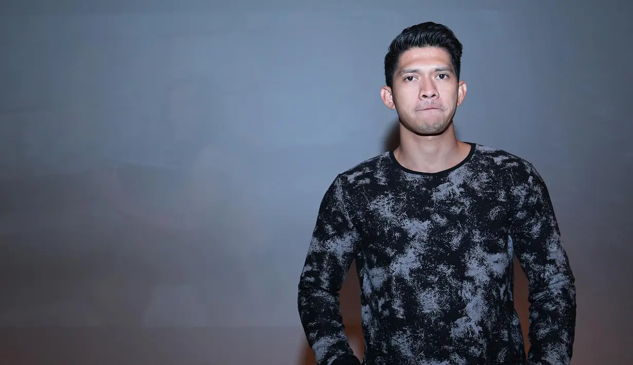 "Masalah karakter sebagai sih Tentara itu engga jauh beda. Cuma untuk karakter saya sebagai orang Laosnya aja. Jadi kayak aksen, berbahasa Laos," ucap Iko Uwais dalam jumpa pers film Beyond Skyline, Kamis (5/10/2017). (Deki Prayoga/Bintang.com)