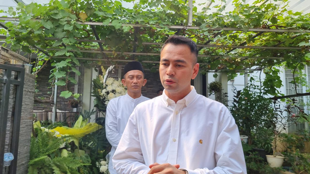 Raffi Ahmad di Rumah Duka Ayah Uya Kuya