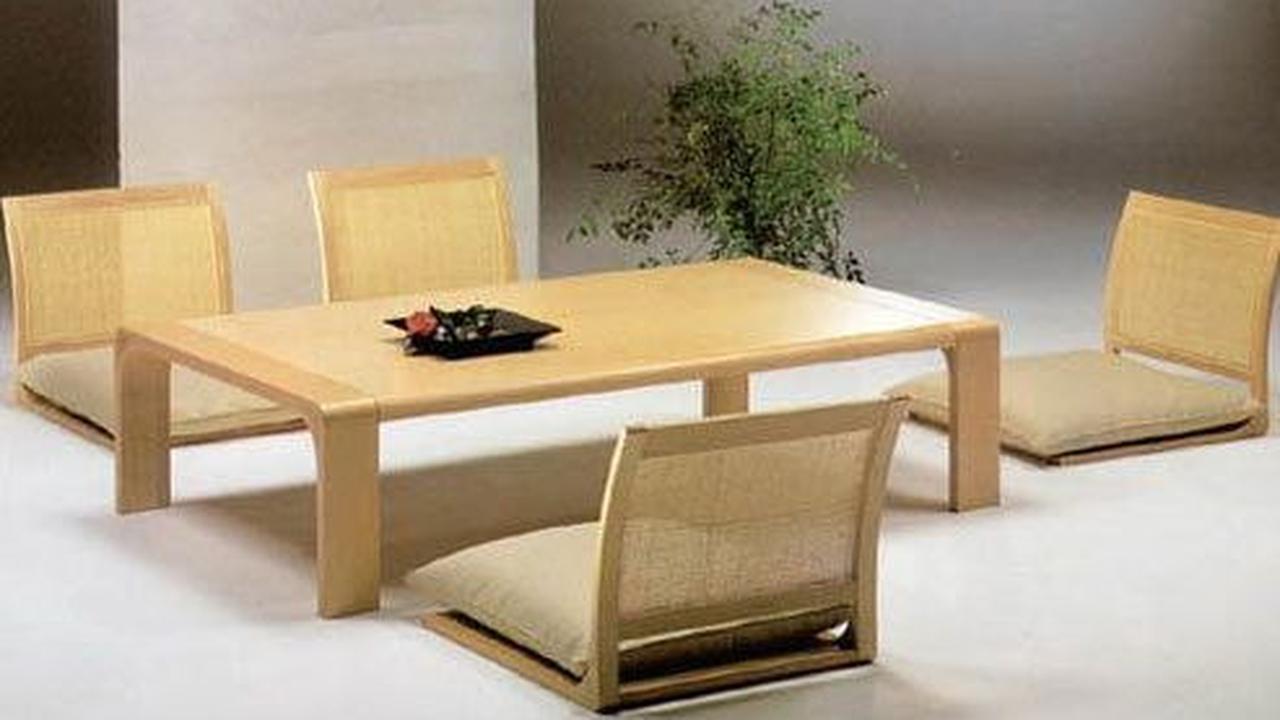 Desain Ruang Makan Lesehan Kombinasi Kayu dan Rotan