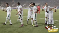 Pemain Timnas Indonesia merayakan gol pertama yang dicetak Stefano Lilipaly ke gawang Vietnam dalam laga leg kedua semifinal Piala AFF 2016 di Stadion My Dinh, Hanoi, Vietnam, Rabu (7/12/2016). (Bola.com/Peksi Cahyo)