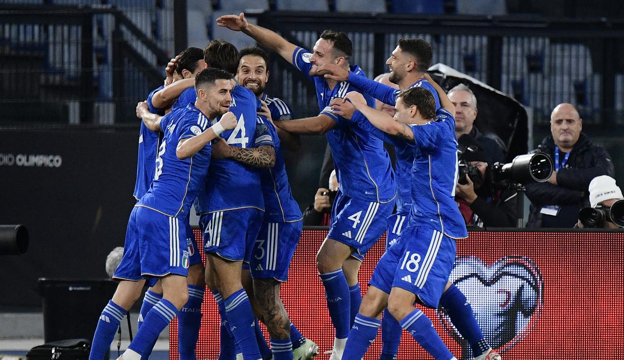 Lima gol kemenangan Italia masing-masing dicetak oleh Matteo Darmian (17’), F. Chiesa (41’ dan 45 +’), Giacomo Raspadori (81’) terakhir Stephan El Shaarawy (90+3’). (Filippo MONTEFORTE / AFP)