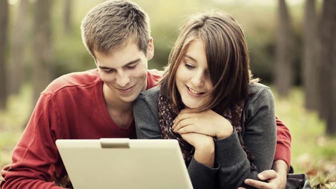 Jantung Berdebar Kencang Saat Bertemu Orang Yang Disuka Benarkah Itu Cinta Lifestyle Fimela Com