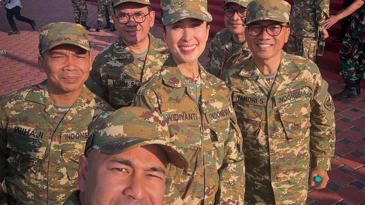 Pakai Seragam Loreng, Widiyanti Putri Menteri Pariwisata Cantiknya Mirip Kim Ji Won di Descendants of The Sun