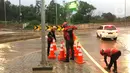 Suasana sosialisasi pembukaan jalan tol Desari Seksi II di kawasan Sawangan, Depok, Jawa Barat, Jumat (3/7/2020). Tol sepanjang 6,3 km tersebut mulai bisa dilalui kendaraan dengan tarif Rp0 alias gratis untuk dua minggu kedepan. (Liputan6.com/Immanuel Antonius)