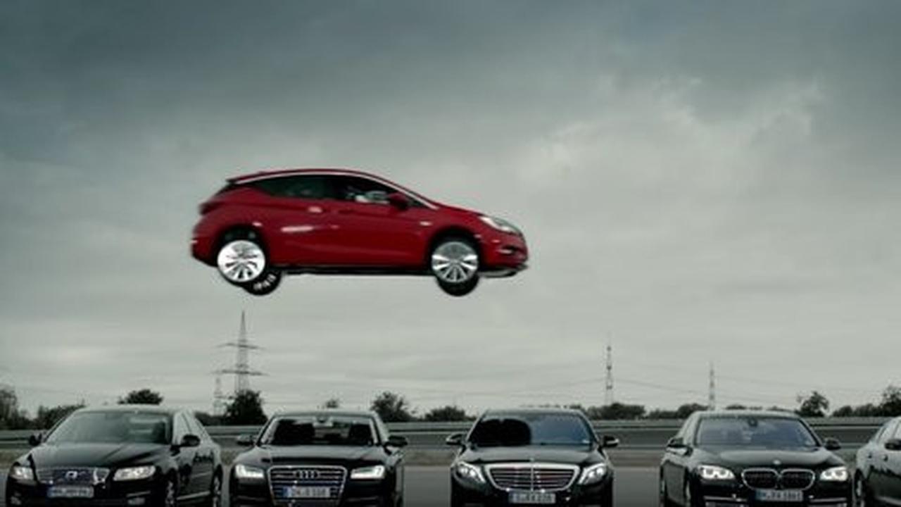 [Video] Mobil mewah ini 'terbang menuju panggung rilis', keren!