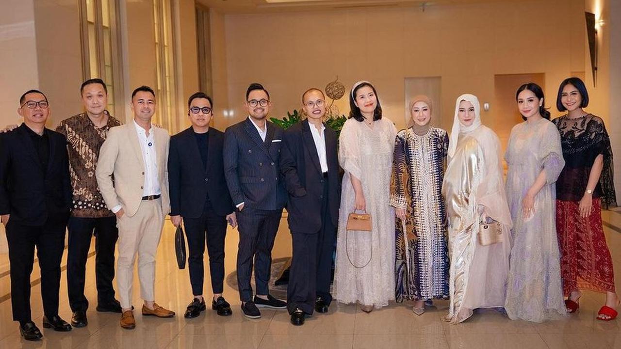 8 Potret Nagita Slavina Hadiri Resepsi Pernikahan Yislam Kakak Fadil Jaidi, Cantik Kenakan Gaun Rp125 Juta - Sembunyikan Tas yang Harganya Nyaris Rp500 Juta