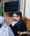 Natasha Rizky hadir dalam sidang perdana. Mengenakan busana syari, perempuan tiga orang anak itu hadir didampingi kuasa hukumnya. Dalam keterangannya sambil menangis Natasha menyebut Desta pria yang baik banget. 
 [Foto: Muhammad Akrom Sukarya/KapanLagi.com]