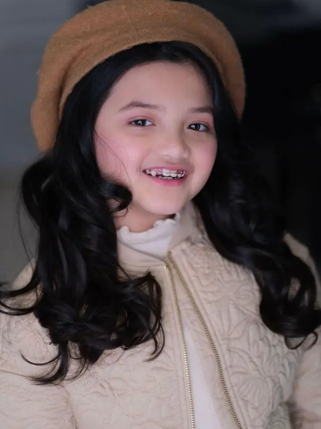 6 Potret Penampilan Baru Arsy Hermansyah Pakai Kawat Gigi di Usia 7 Tahun, Makin Cantik dan Imut