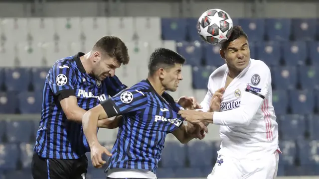 FOTO: Meski Unggul Jumlah Pemain, Real Madrid Cuma Menang Tipis 1-0 atas Atalanta - Casemiro; Cristian Romero; Berat Djimsiti