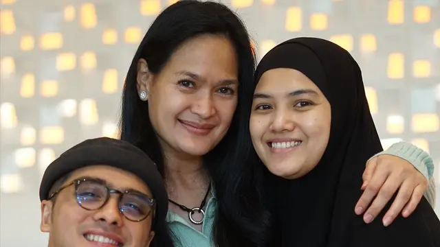 Kedekatan Donna Harun dan Menantu