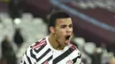 Gelandang Manchester United, Mason Greenwood berselebrasi usai mencetak gol ke gawang Manchester United pada pertandingan lanjutan Liga Inggris di stadion London di London, Inggris, Minggu (6/12/2020). MU menang 3-1 atas West Ham. (Justin Setterfield/Pool Via AP)