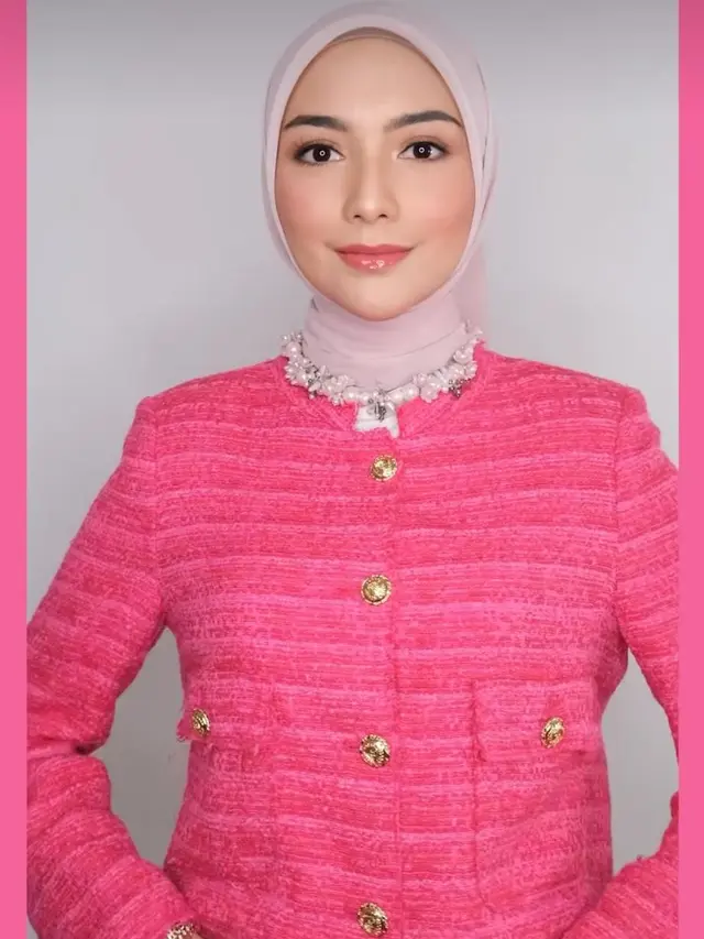 Citra Kirana Cosplay Jadi Barbie Syariah