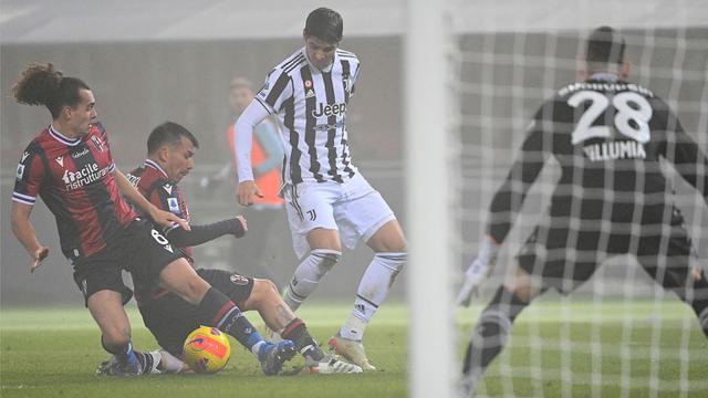 Foto: Laga Berselimut Kabut di Laga Bologna Versus Juventus di Giornata Ke-18 Liga Italia