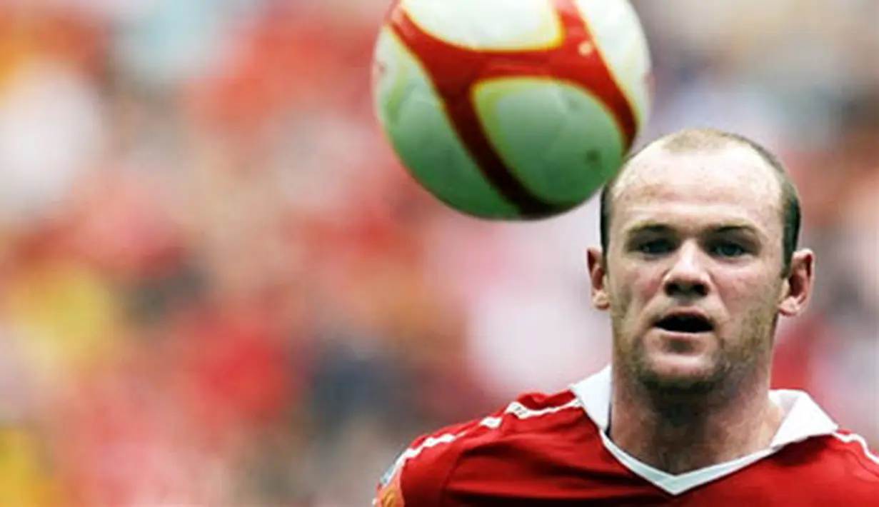 Striker MU Wayne Rooney dibayang-bayangi dalam pertandingan Community Shield di Stadion Wembley, London, 8 Agustus 2010.AFP PHOTO/ADRIAN DENNIS