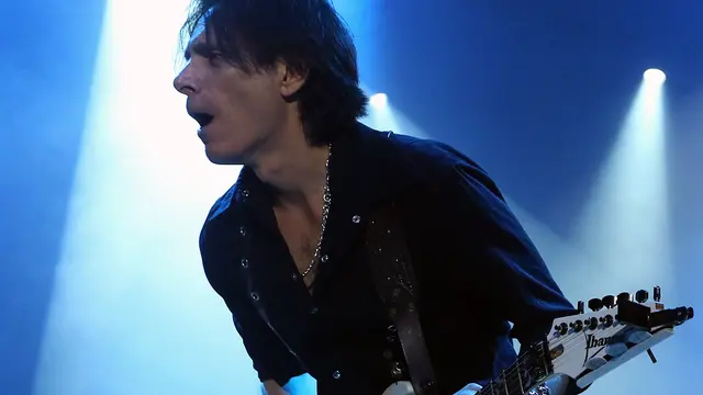 [Bintang] Steve Vai