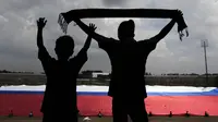 Lilin dan Bendera Raksasa Temani Arema Kejar Tiket Final PJS