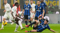 Kemenangan ini menjaga posisi Inter di peringkat dua klasemen Liga Italia 2024/2025, kini dengan 54 poin, selisih satu poin saja dari pemuncak klasemen Napoli. (AP Photo/Luca Bruno)