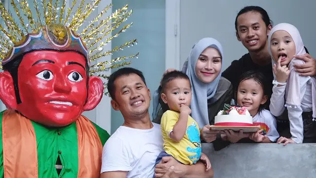 [Fimela] Zaskia Adya Mecca