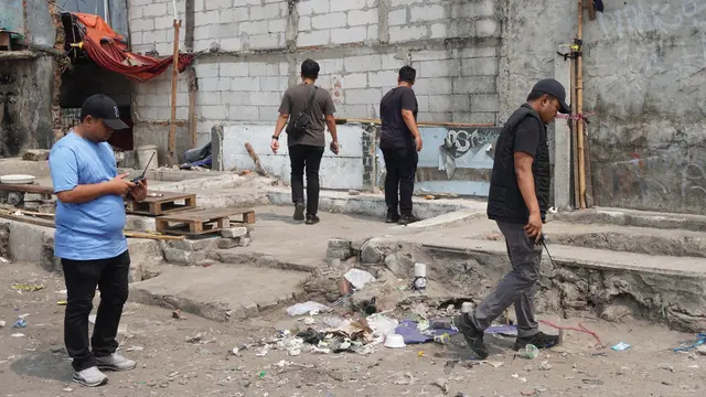 Polda Metro Jaya kembali menggerebek kawasan Kampung Boncos, Jakarta Barat, pada Senin (19/10/2026). (Dok. Istimewa)