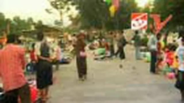 Warga Ramaikan Alun-alun Kota Jember