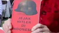 Hitler dikabarkan memeluk Islam dan meninggal pada 16 Januari 1970 di Surabaya.