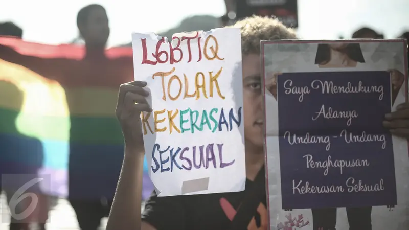 20160515-Peduli Kekerasan Seksual, Kaum LGBT Gelar Aksi Damai di Bundaran HI-Jakarta