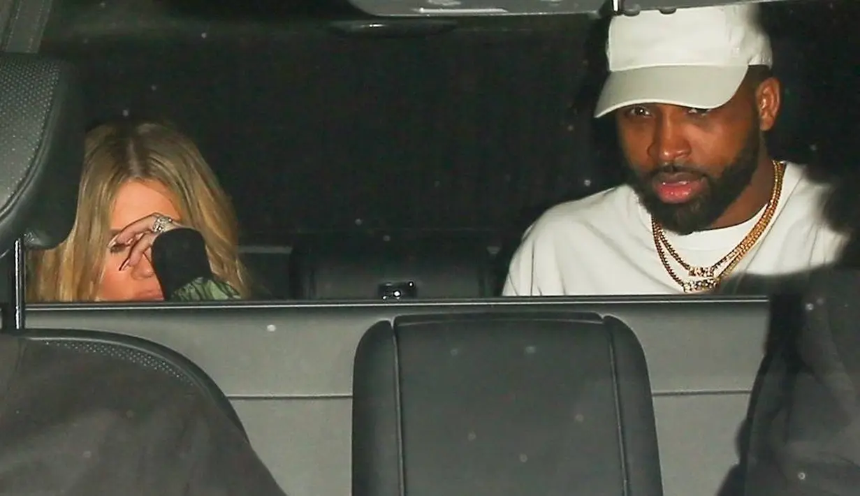 Khloe Kardashian terlihat menikmati malam bersama dengan kekasihnya, Tristan Thompson. (BACKGRID/E! News)