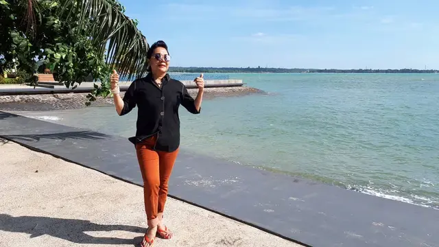7 Potret Tetty Nasution, Ibunda Raditya Dika yang Jarang Tersorot