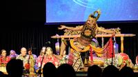 Tari sakral ‘Bedhaya Catur Sagotra’ dari delegasi kesenian Triardhika Production Indonesia dalam acara The 48th International Council for Traditions of Music and Dance (ICTMD) yang diselenggarakan di auditorium lantai 1 TAKINA Convention Center, Victoria University of Wellington, Selandia Baru, Senin, 13 Januari 2025. (IST)