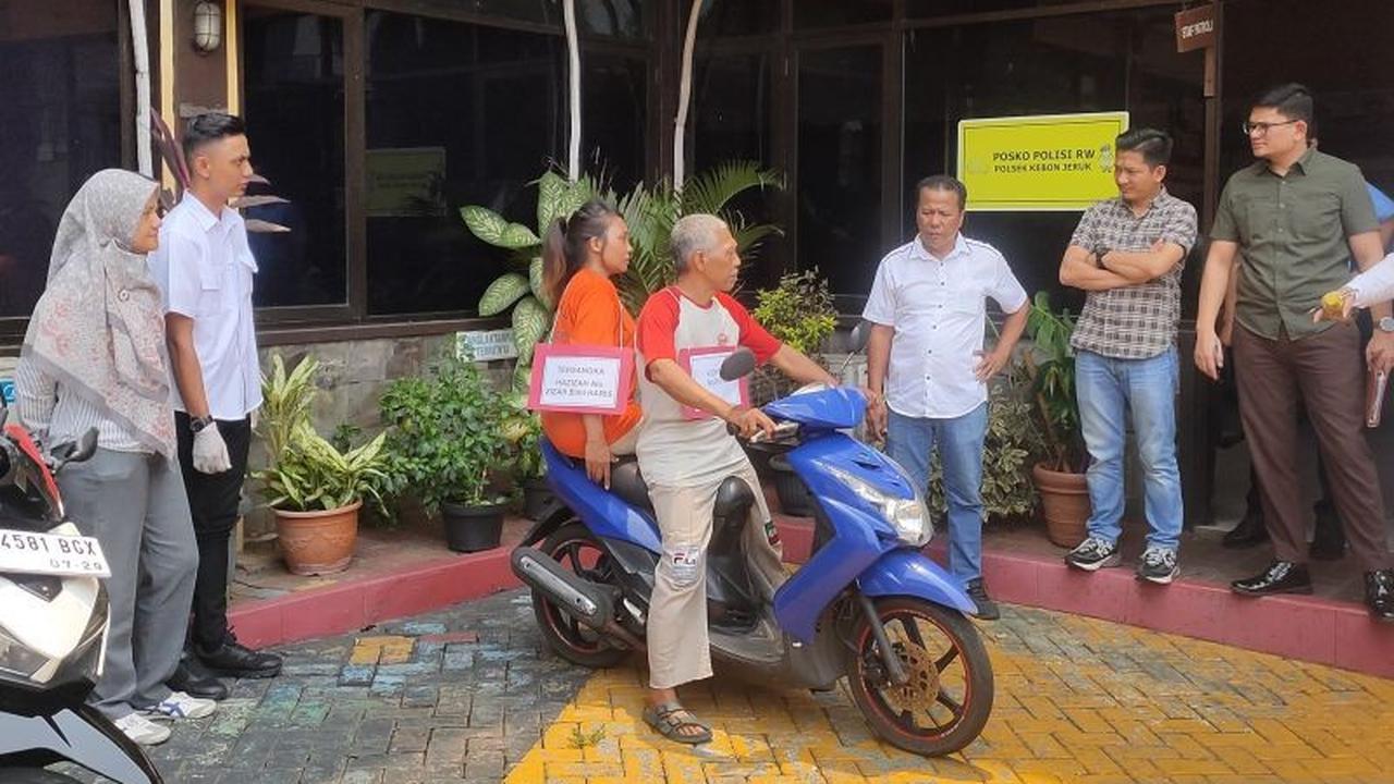 25 Adegan Rekonstruksi Ungkap Kronologi Istri Potong Alat Kelamin Suami di Jakbar, Berawal dari Pesan HP