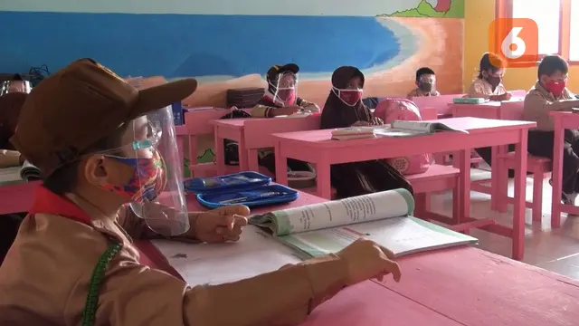 Berhasil masuk zona hijau Covid-19, sekolah dasar (SD) di Kabupaten Boalemo kembali dibuka (Liputan6.com/Gorontalo)