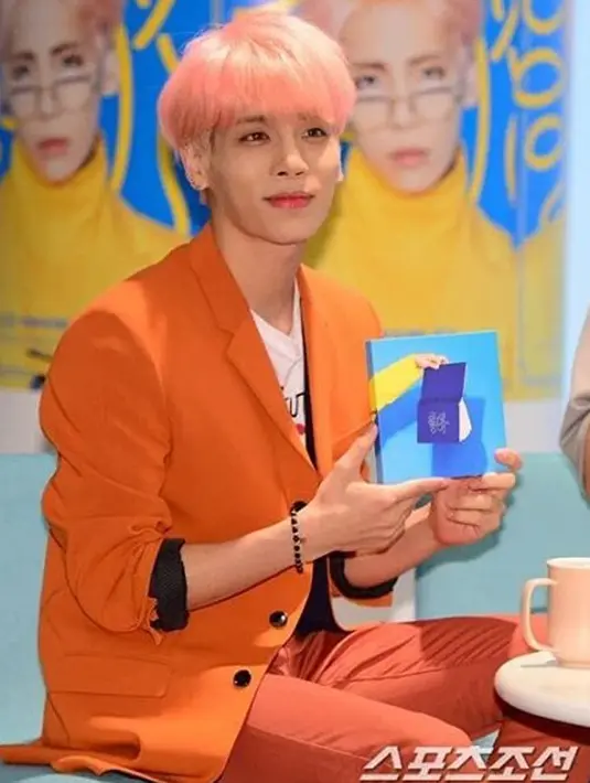 Waktu 9 tahun tidaklah sebentar, mereka sudah banyak menghabiskan waktu bersama dan membuat semuanya tampak memiliki ikatan yang tak terpisahkan, serta semua personilnya sudah saling mengenal satu sama lain. (Instagram/shineeofficial) 