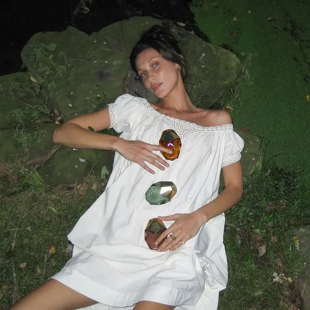 Bella Hadid (Instagram/orebella)