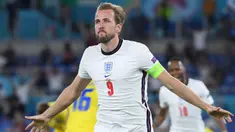 Harry Kane telah berkontribusi mencetak dua gol di perempatfinal ketika Inggris menghadapi Ukraina. Meski awalnya sempat tampil kurang meyakinkan bersama The Three Lions di babak penyisihan, Kane berhasil menjadi salah satu kadidat pencetak gol terbanyak di Euro 2020. (Foto: AFP/Pool/Ettore Ferri)