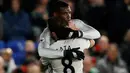 Ekspresi pemain MU, Paul Pogba, setelah mencetak gol pertama ke gawang Crystal Palace. (Reuters/Stefan Wermuth).