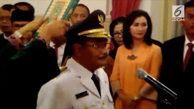 Djarot Saiful Hidayat resmi menjadi Gubernur DKI Jakarta setelah dilantik Presiden Joko Widodo di Istana Negara.