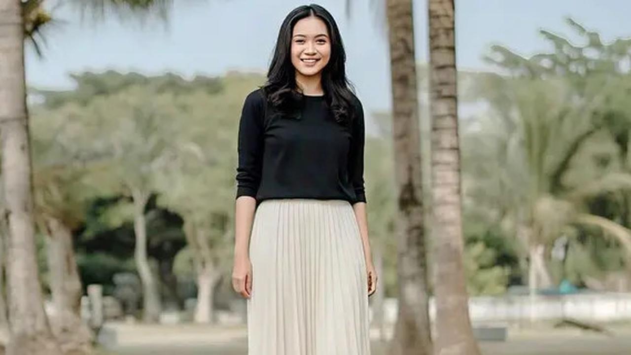 Inspirasi Mix & Match Outfit Kemeja Hitam, Tampil Stylish dan Anti Gagal