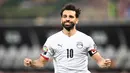 Mohamed Salah berhasil menjadi penentu kemenangan Mesir saat menumbangkan Pantai Gading di babak 16 besar Piala Afrika 2021 yang berlangsung di Stade Omnisport de Douala, Rabu (26/1/2022) malam WIB. (AFP/Charly Triballeau)