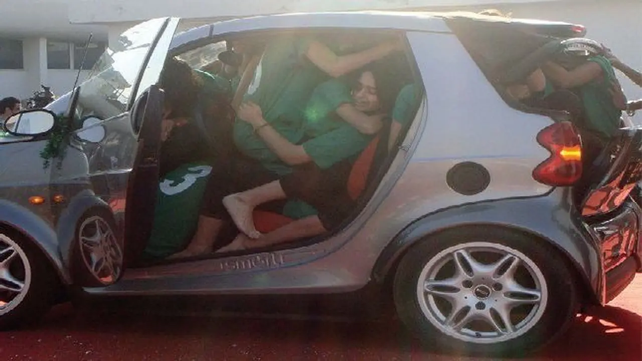 19 gadis di Smart Fortwo (Foto:Ist)
